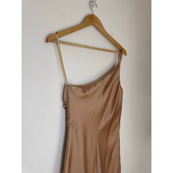 Revelry Jade Satin One Shoulder Dress in Champagne Size 8 - Picture 8 of 8